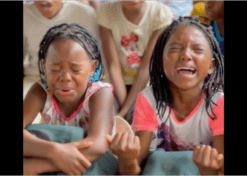 Crianças em adoração fervorosa a Deus ganha destaque na web