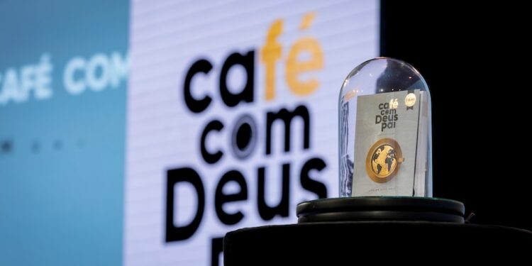 Café com Deus Pai alcança 10 milhões de cópias e lança volume 6 com páginas interativas