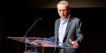 Ex-CEO da Intel convoca cristãos ao uso da IA para evangelizar