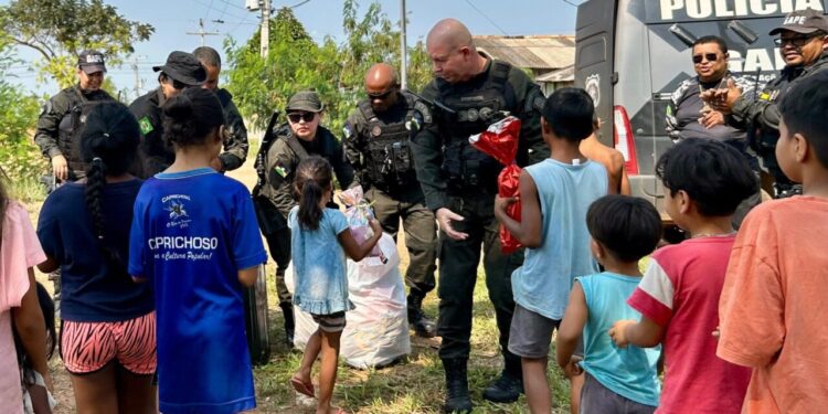 Policiais Penais realizam ação social com entrega de brinquedos a crianças em Guajará-Mirim e Nova Mamoré