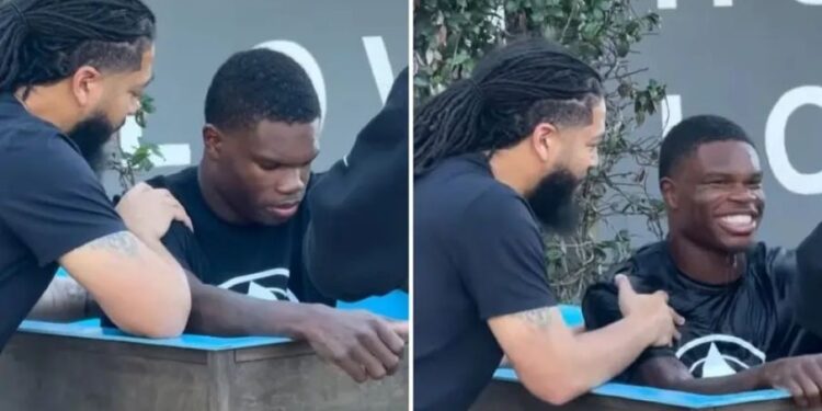 Vídeo: antes de partida na NFL, jogador é batizado nas águas