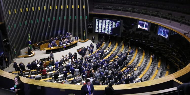 IR terá isenção para salário até R$ 5 mil e desconto até R$ 7 mil