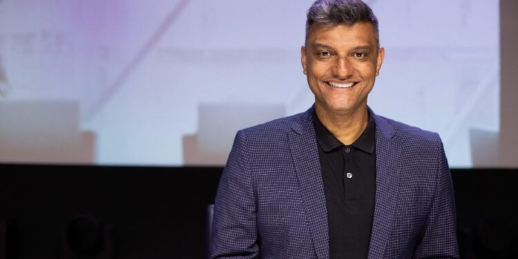 Tiago Brunet lança obra com sessão de autógrafos exclusiva