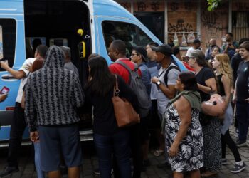 “Entrei na estação para fugir dos tiros”, conta moradora do Rio