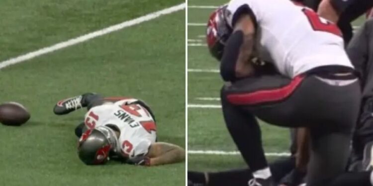 NFL: jogador lesionado recebe oração em campo de colega