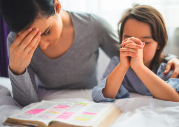 crianças nascem com tendência natural a crer em Deus