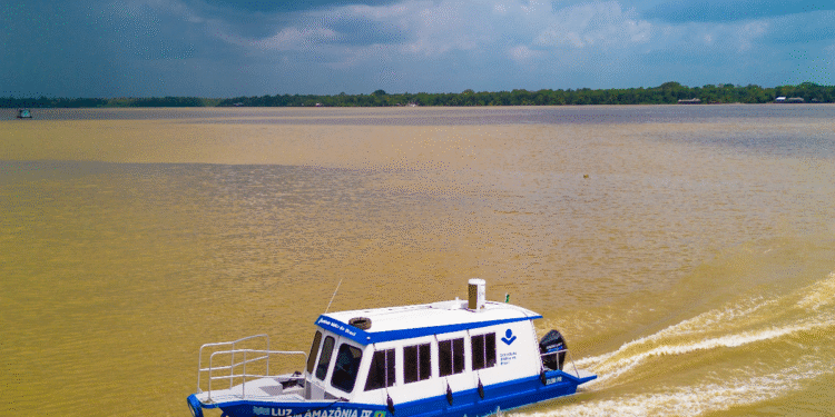 Sociedade Bíblica do Brasil lança embarcação que amplia acesso a comunidades ribeirinhas na Amazônia