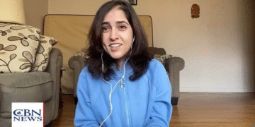 Filha de fundador do Hamas se converte após sonhar com Jesus