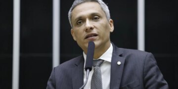 Moraes suspende ação penal contra deputado Gustavo Gayer