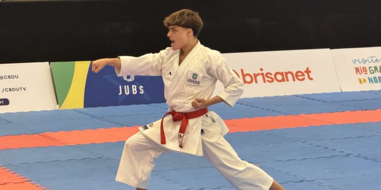 Jovem conta com torcida da família e garante prata nos Jubs