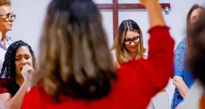 Apesar de encontros com evangélicas, Janja pratica religiões afro