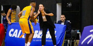 Primeira técnica mulher no NBB, Jelena Todorovic começa com pé direito