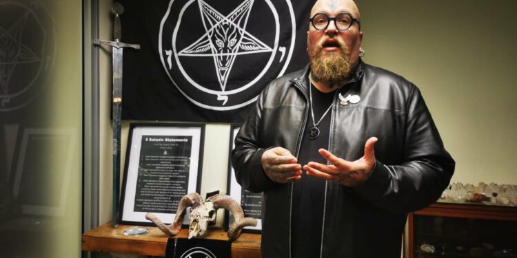 ex-satanista alerta sobre o verdadeiro Halloween