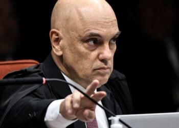 Moraes pede que defesa de Collor explique desligamento de tornozeleira