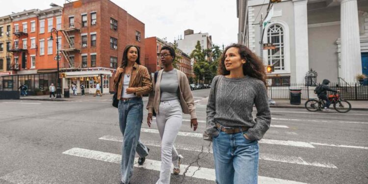 4 em cada 10 mulheres da Geração Z rejeitam a fé