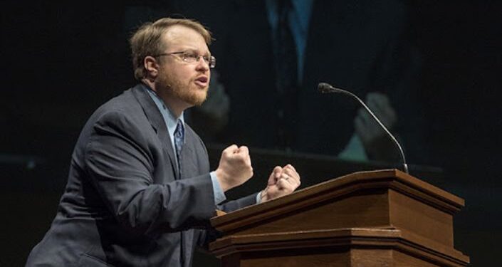 Pastor que passou 6 meses preso reassume cargo na igreja