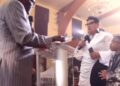 Pastor repreende fiel por oferta de ‘apenas’ US$ 1.200 à igreja