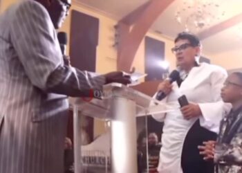 Pastor repreende fiel por oferta de ‘apenas’ US$ 1.200 à igreja