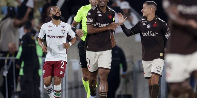 Rayan decide mais uma vez e Vasco derrota o Fluminense no Maracanã