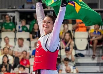 Maria Clara Pacheco é campeã mundial de taekwondo na China