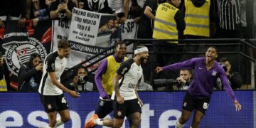 Depay e Yuri Alberto desequilibram e Corinthians vence Majestoso