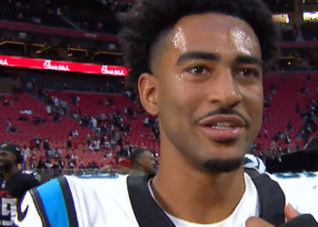 Jogador da NFL faz jogo histórico e dá glória a Deus: “Ele é a razão de tudo”