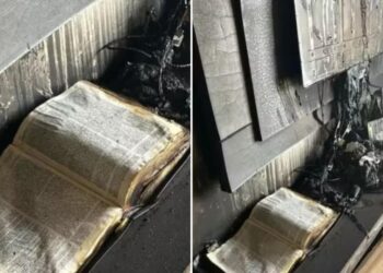 Bombeiros são impactados por Bíblia intacta em incêndio: “Reforça nossa fé”