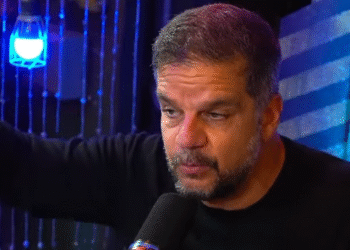 Pastor interrompeu tiroteio em favela levantando a Bíblia, relata ex-capitão do Bope