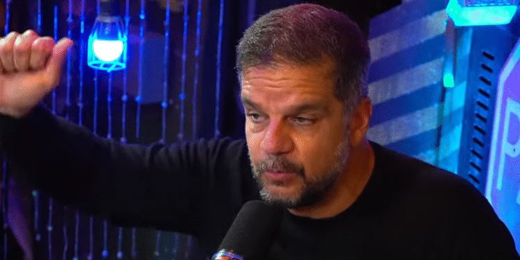 Pastor interrompeu tiroteio em favela levantando a Bíblia, relata ex-capitão do Bope