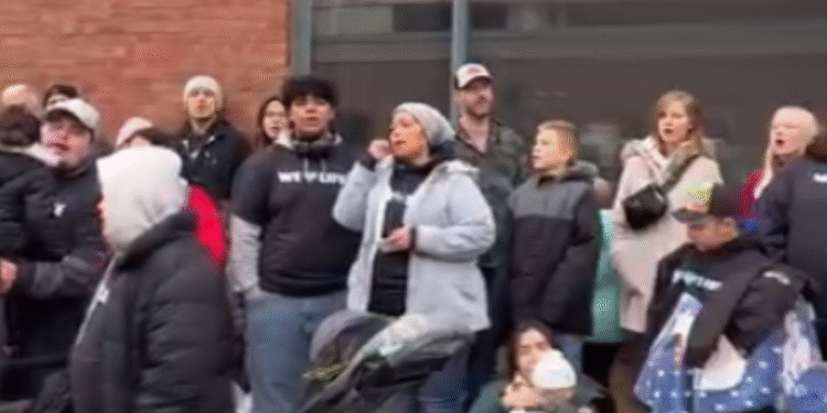 Mais de 100 cristãos adoram em clínica de aborto em Chicago: ‘Celebramos a vida’
