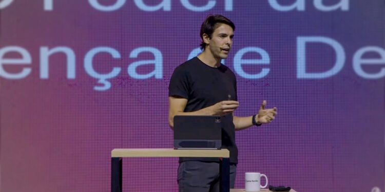 Kaká diz que firmou sua identidade na pior fase no futebol: ‘Entendi que era filho de Deus’