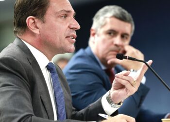 PSOL pede prisão de Ramagem após deputado ser visto em Miami