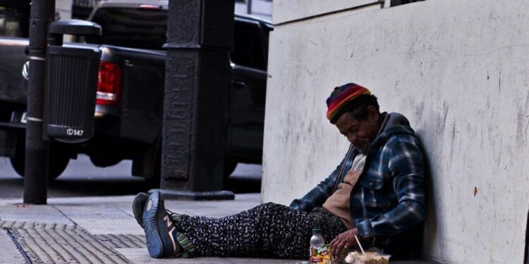População em situação de rua passa de 358 mil no Brasil