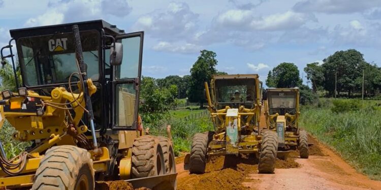 Melhorias na RO-383, que liga o município de Cacoal a Espigão, é realizada pelo governo de RO