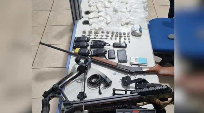 Operação no Mocambo prende três homens e apreende arsenal com mais de 190 munições