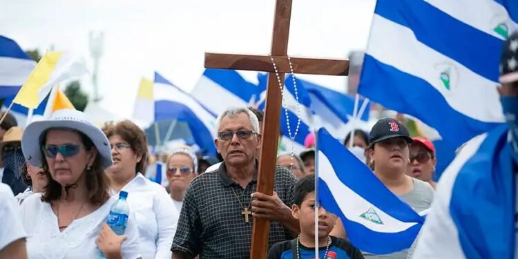 Família pastoral deixa Nicarágua após perseguição religiosa brutal