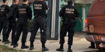 Polícia Federal desarticula grupo criminoso formado por policiais suspeitos de extorsão no Rio de Janeiro