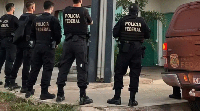 Polícia Federal desarticula grupo criminoso formado por policiais suspeitos de extorsão no Rio de Janeiro