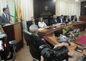 Cerimônia marca a transmissão de comando do governo de RO ao presidente do TJRO