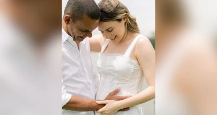 Rodrigo Silva e esposa anunciam gravidez e contam nome do bebê