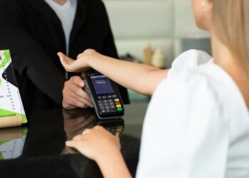 Marca da besta? Implantes de microchips ganham popularidade