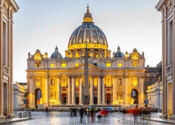 Vaticano afirma que Jesus Cristo é o único Salvador e Mediador, e não Maria