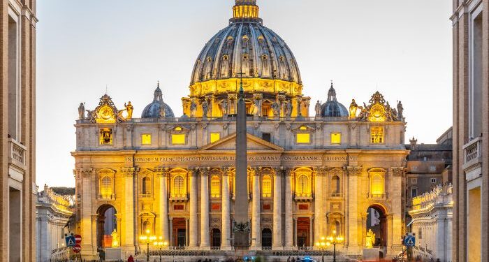 Vaticano afirma que Jesus Cristo é o único Salvador e Mediador, e não Maria