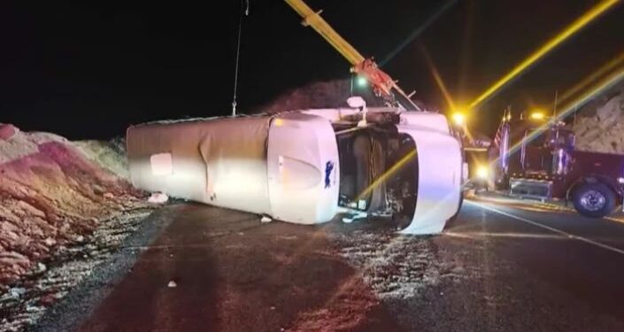 Dezenas ficam feridos após ônibus capotar na volta de um retiro