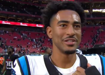 Jogador consagra a Deus atuação de gala em vitória na NFL