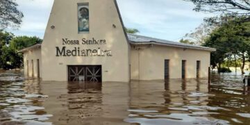 Em meio a escombros, igreja se mobiliza para repercutir ajuda