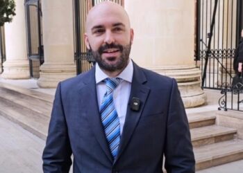 Adiada sentença de cristão processado por testemunhar ser ex-gay