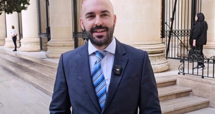 Adiada sentença de cristão processado por testemunhar ser ex-gay