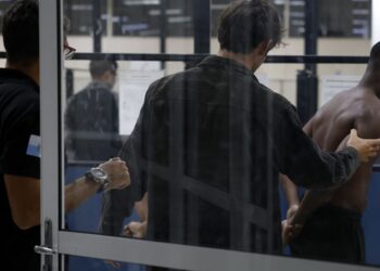 Polícia combate Comando Vermelho na Vila Kennedy, no Rio