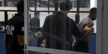 Polícia combate Comando Vermelho na Vila Kennedy, no Rio